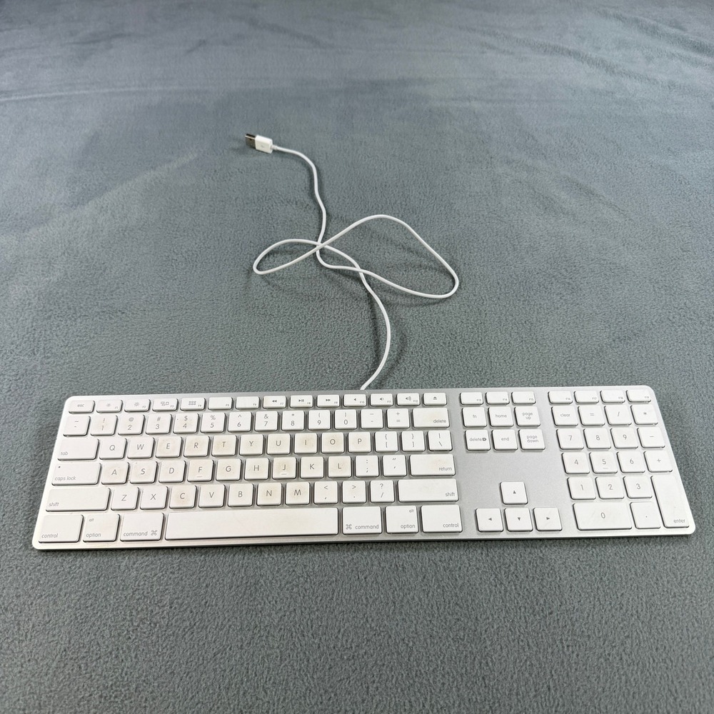Apple Wired Keyboard w/ Numeric Keypad Silver Aluminum A1243 MB110LL/A MB110LL/B